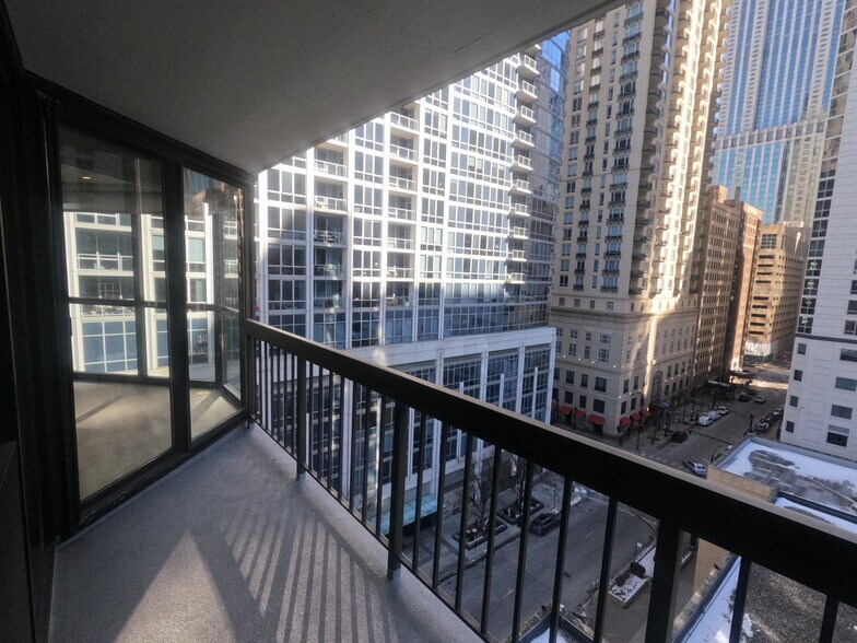 Building Photo - 33 W Delaware Pl