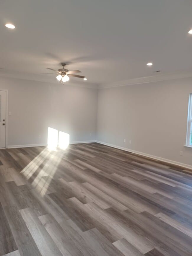 Building Photo - Newly Constructed 5 Bedroom Home in Hampton