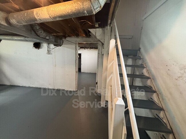 Building Photo - 210 Monroe St