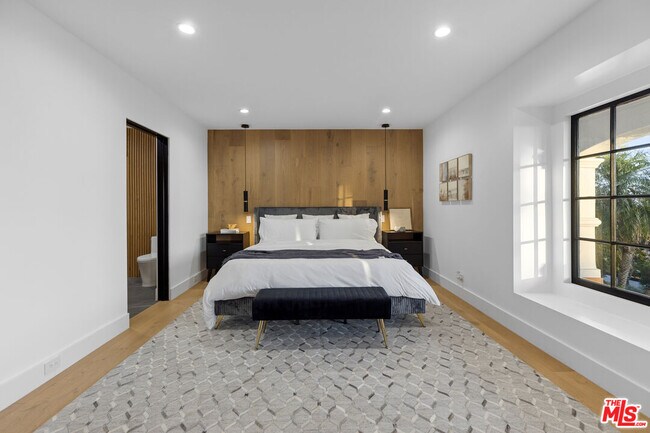 Building Photo - 3909 Villa Costera
