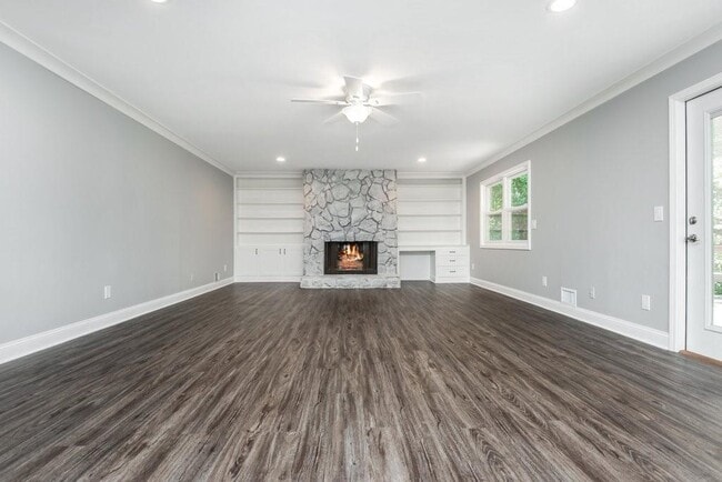 Building Photo - 2681 Ravenoaks Pl