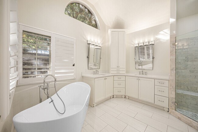 Building Photo - 4757 W Alabama St