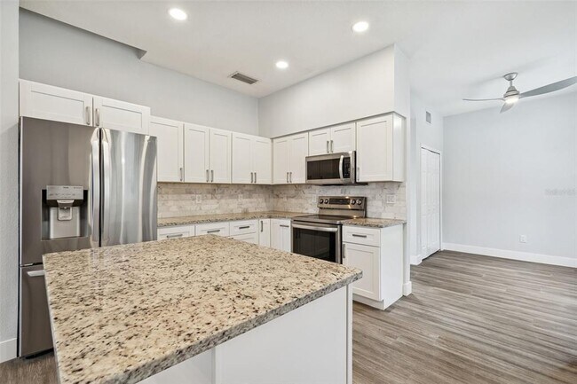 Building Photo - 18154 Sandy Pointe Dr