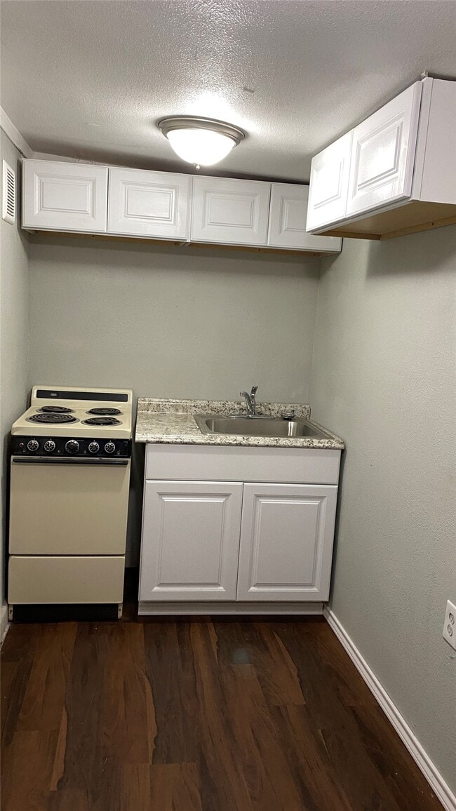 Building Photo - 109 Birchwood Dr