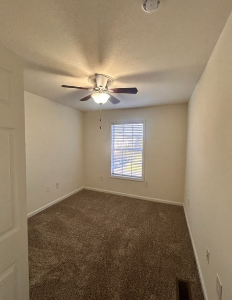 Building Photo - 1021 Fords Pointe Cir