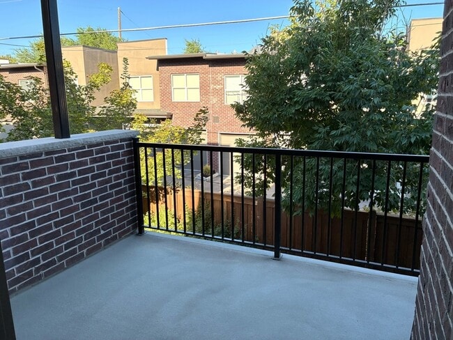 Building Photo - 3883 Komenda Ct