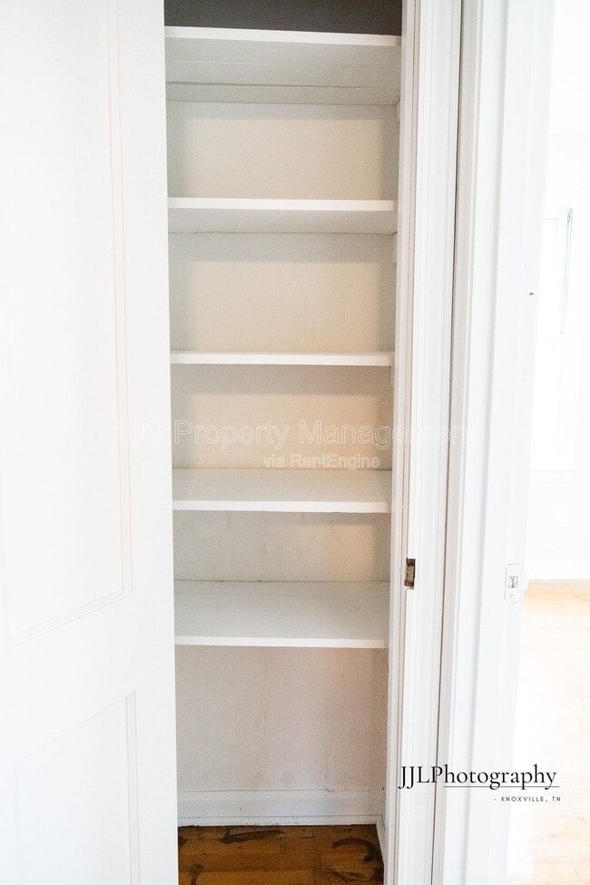 Building Photo - 716 E Oldham Ave