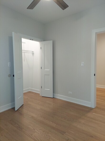 Building Photo - 4953 N Oakley Ave