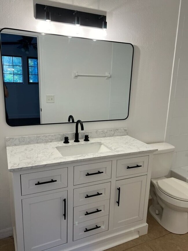 Building Photo - 5745 SW 10th Pl