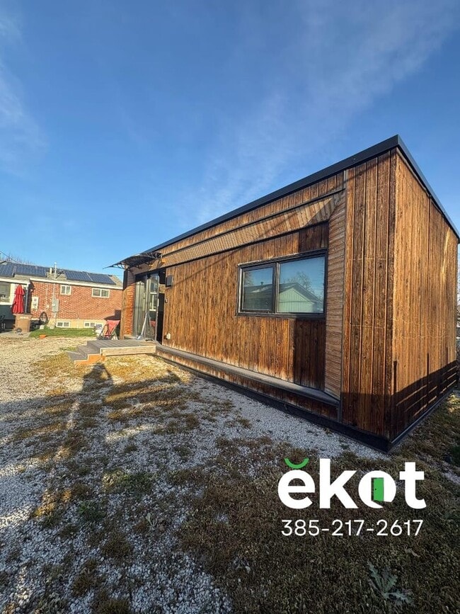 Building Photo - Stowell-SLC-Emery Manor