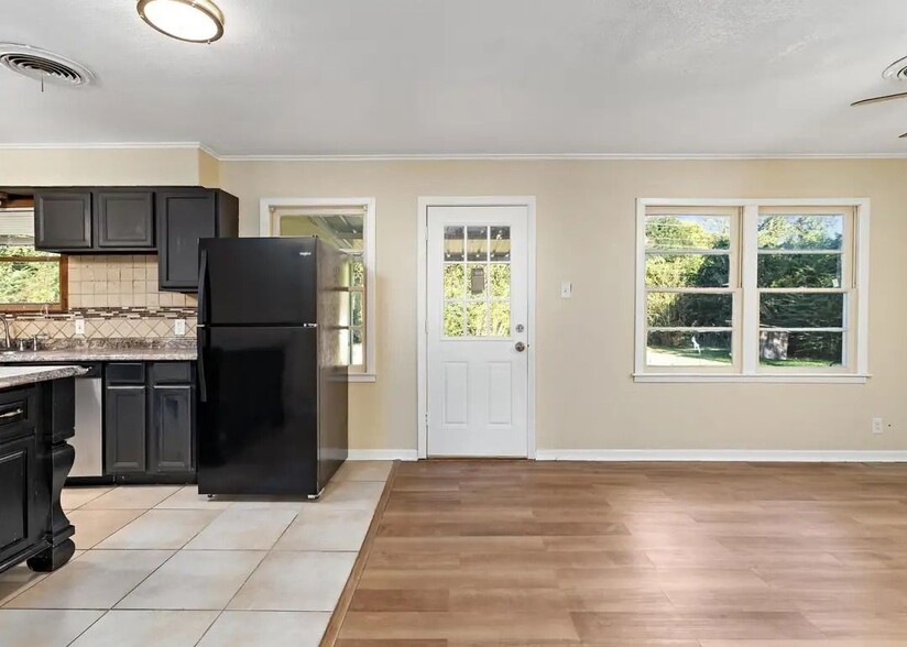 Building Photo - 5470 Spencer Dr