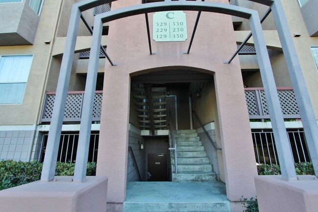 Building Photo - $2,890- GORGEOUS TWO BEDROOM CONDO IN CENTRAL FREMONT BLOCKS FROM BART