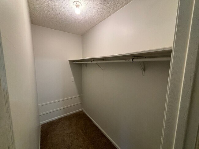 Building Photo - Studio Apartment at the Brookside Apartments!