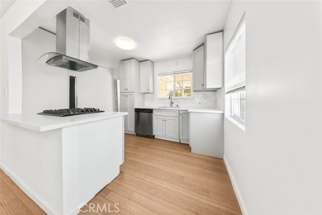 Building Photo - 19148 Saticoy St