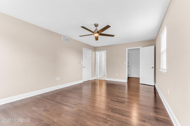 Building Photo - 922 Quincy Dr