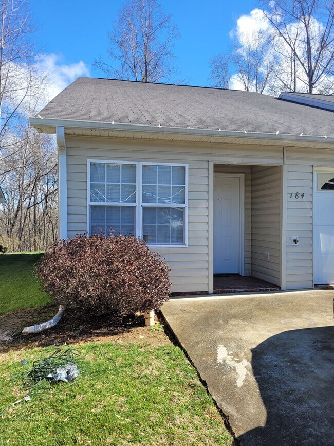 Building Photo - Welcome Home to Serenity and Comfort!