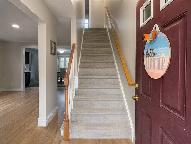 Building Photo - 30-32 Harriet Thayer Avenue Unit 1