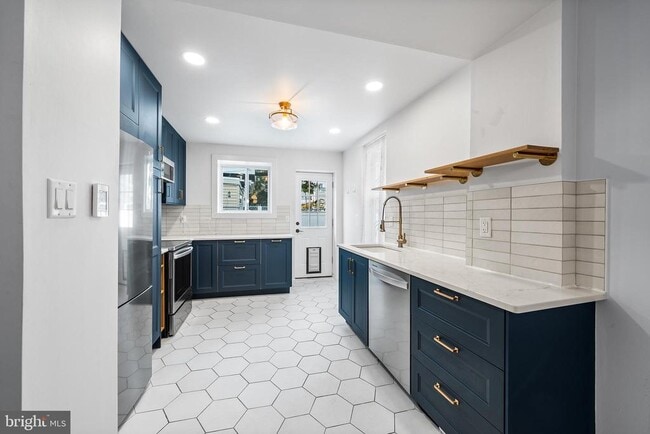 Building Photo - 2454 Amber St