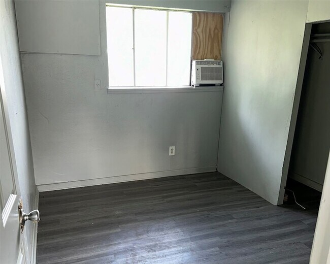 Building Photo - 5409 Suez St
