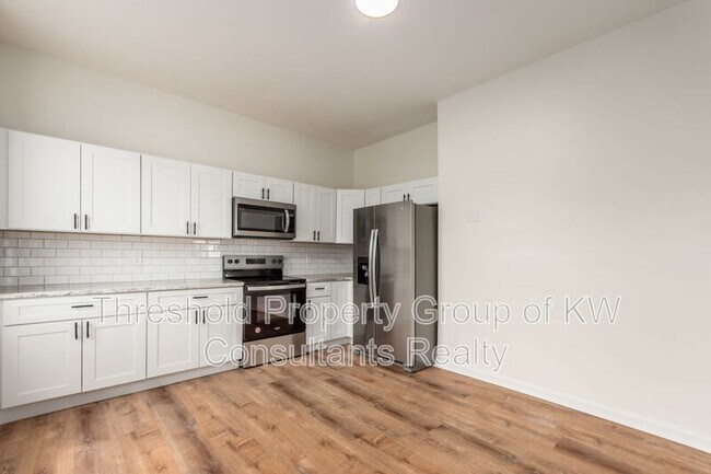 Building Photo - 865 Old Leonard Ave