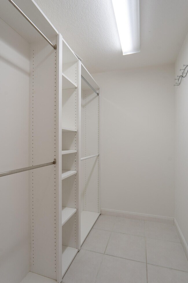 Building Photo - 186 Soriano Dr