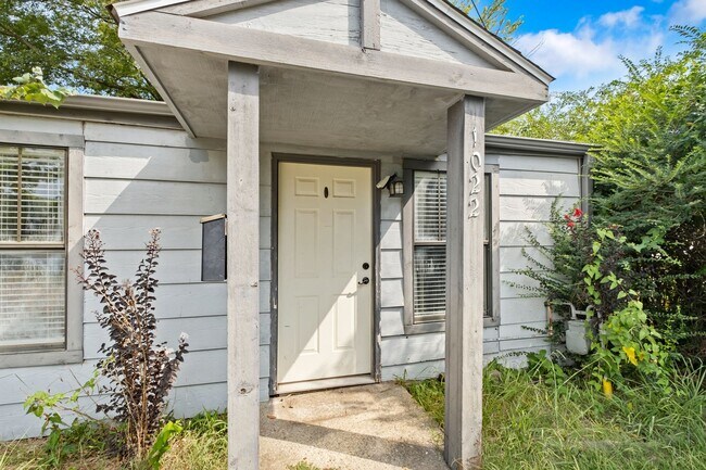 Building Photo - Beautiful home located in the heart of Fayetteville