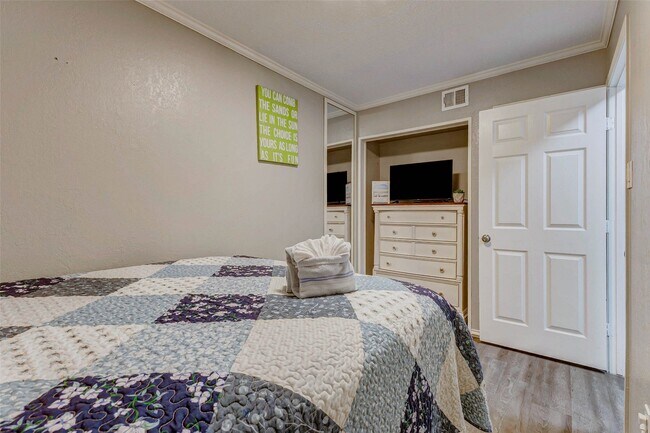 Building Photo - 6102 Seawall Blvd