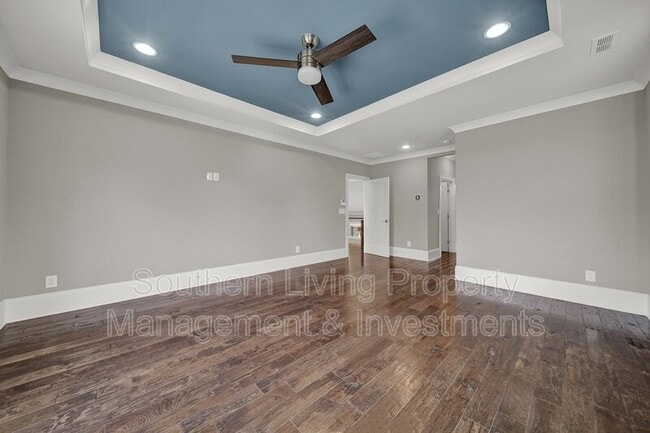 Building Photo - 2011 Sharon Ave