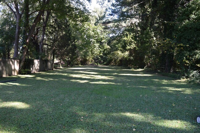 Building Photo - 310 La Salle Ave