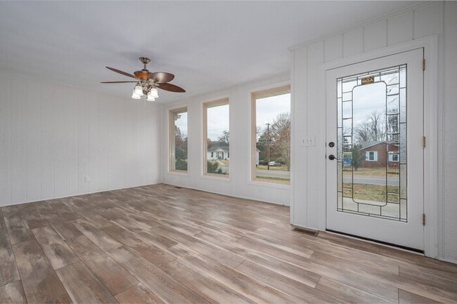 Building Photo - 87 E Hill St