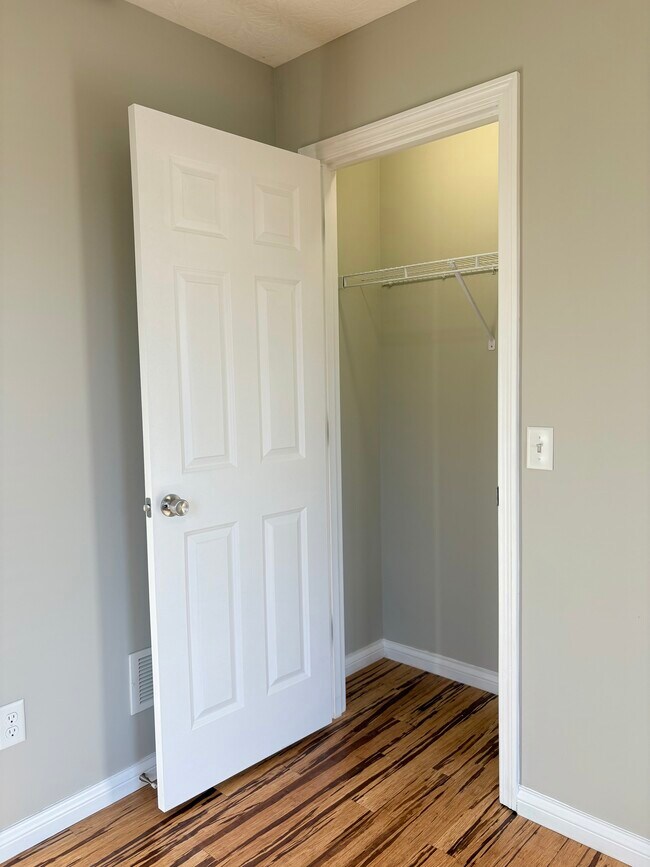 Building Photo - 968 Brookwood Dr