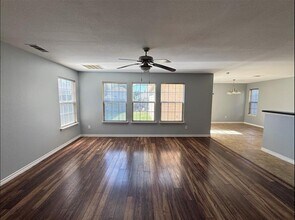 Building Photo - 6909 Planters Row Dr