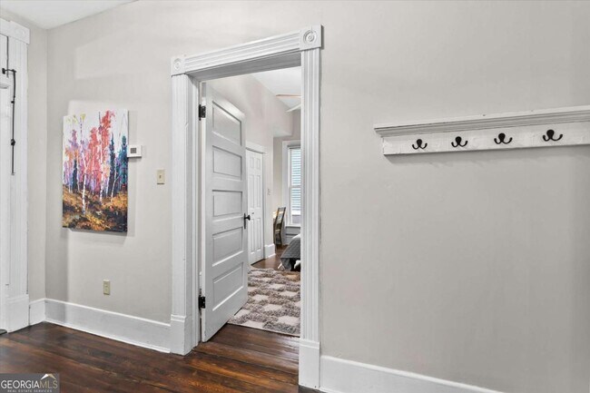 Building Photo - 867 Beecher St SW