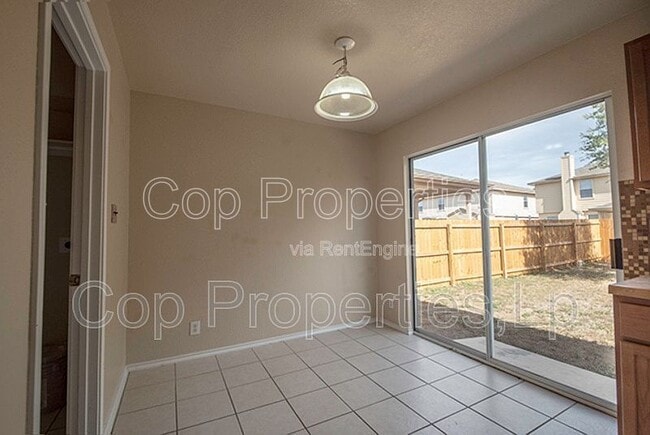 Building Photo - 518 Reba