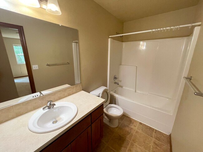 Building Photo - Fantastic Hillsboro Home with Attached Gar...