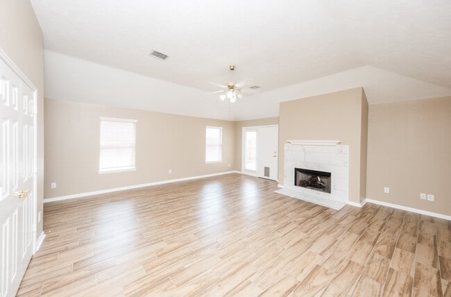 Building Photo - 19247 Dillsbury Ct