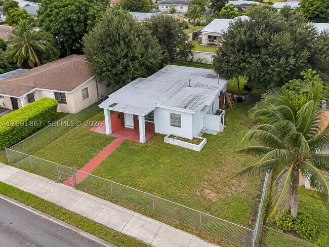 Building Photo - 1525 NE 154th St