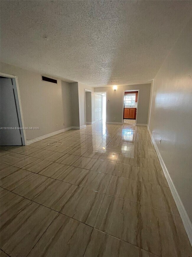 Building Photo - 661 N University Dr