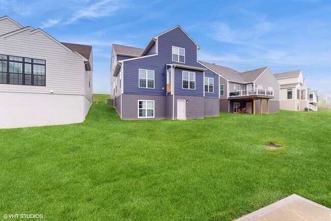 Building Photo - 314 E Lake St