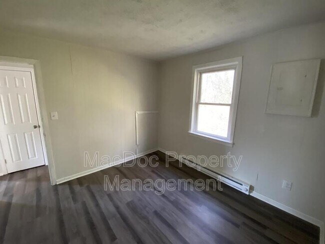 Building Photo - 114-116 Loch Lane Drive Apt 8