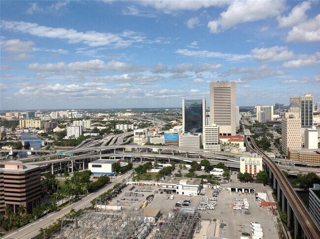 Building Photo - 690 SW 1st Ct