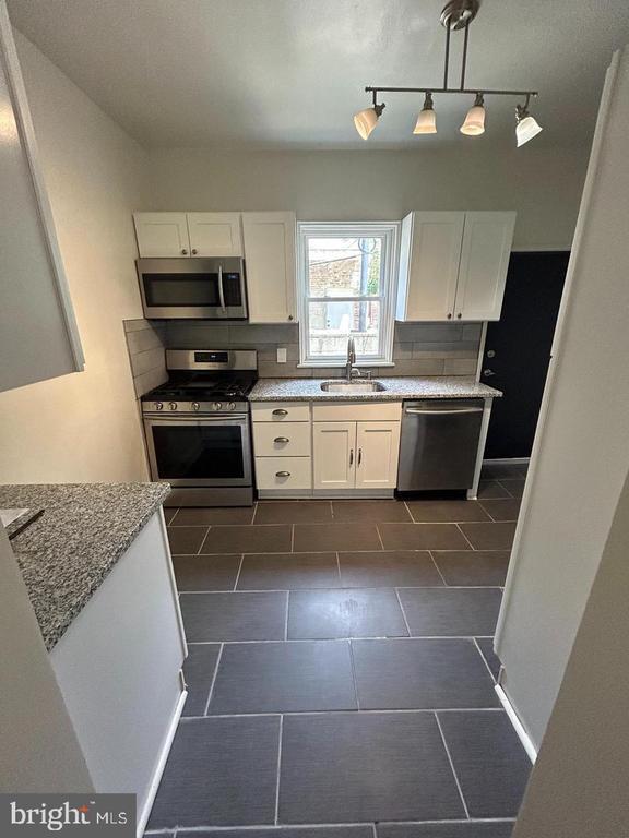 Building Photo - 2637 Latona St