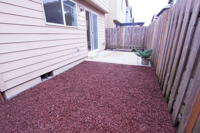 Building Photo - 455 Donna Dr