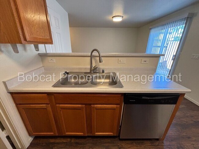 Building Photo - 3958 Village Dr