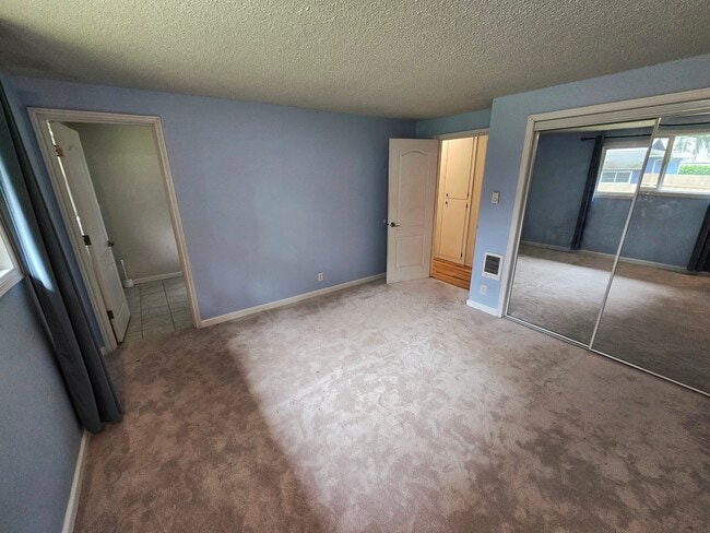 Building Photo - 14984 SE Linden Ln