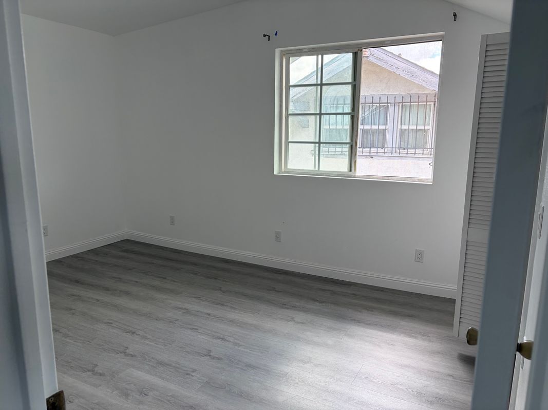 Building Photo - 1254 W 41st Pl