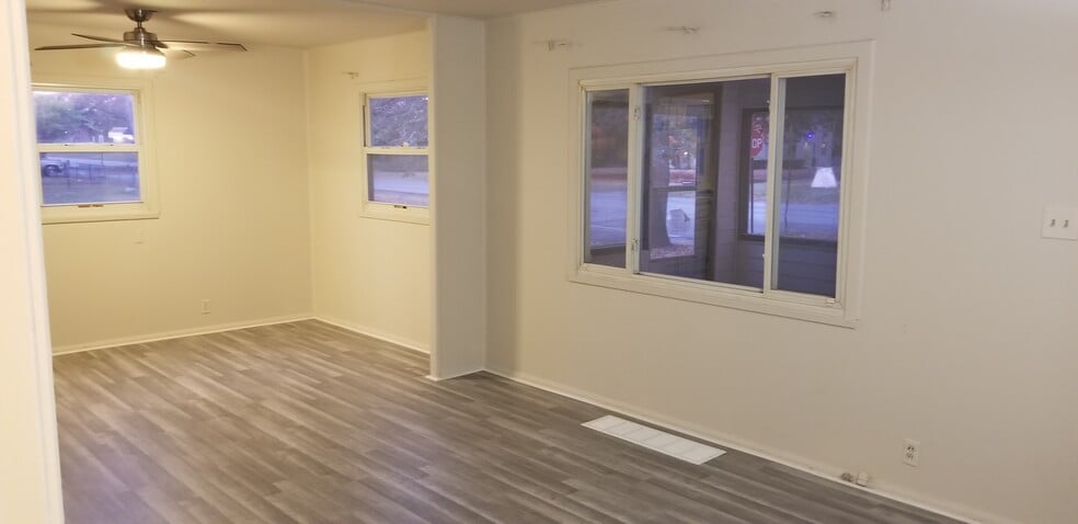 Building Photo - 2286 W Kessler Blvd N Dr