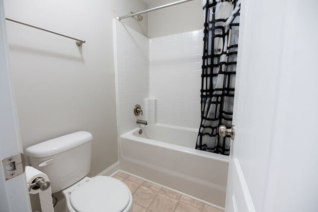 Building Photo - Stunning 5 Bedrooms, 4 Baths home in Summerfield with 2 car garage.