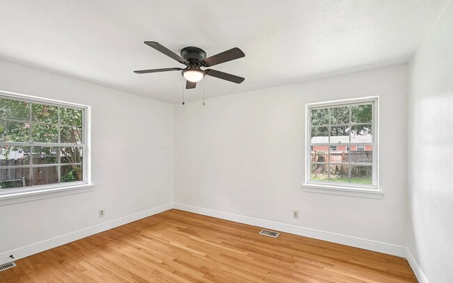 Building Photo - !!MOVE IN SPECIAL: 1 Month Free on a 13 months lease!! Beautiful 3 Beds 2 Baths Home with Spaciou...