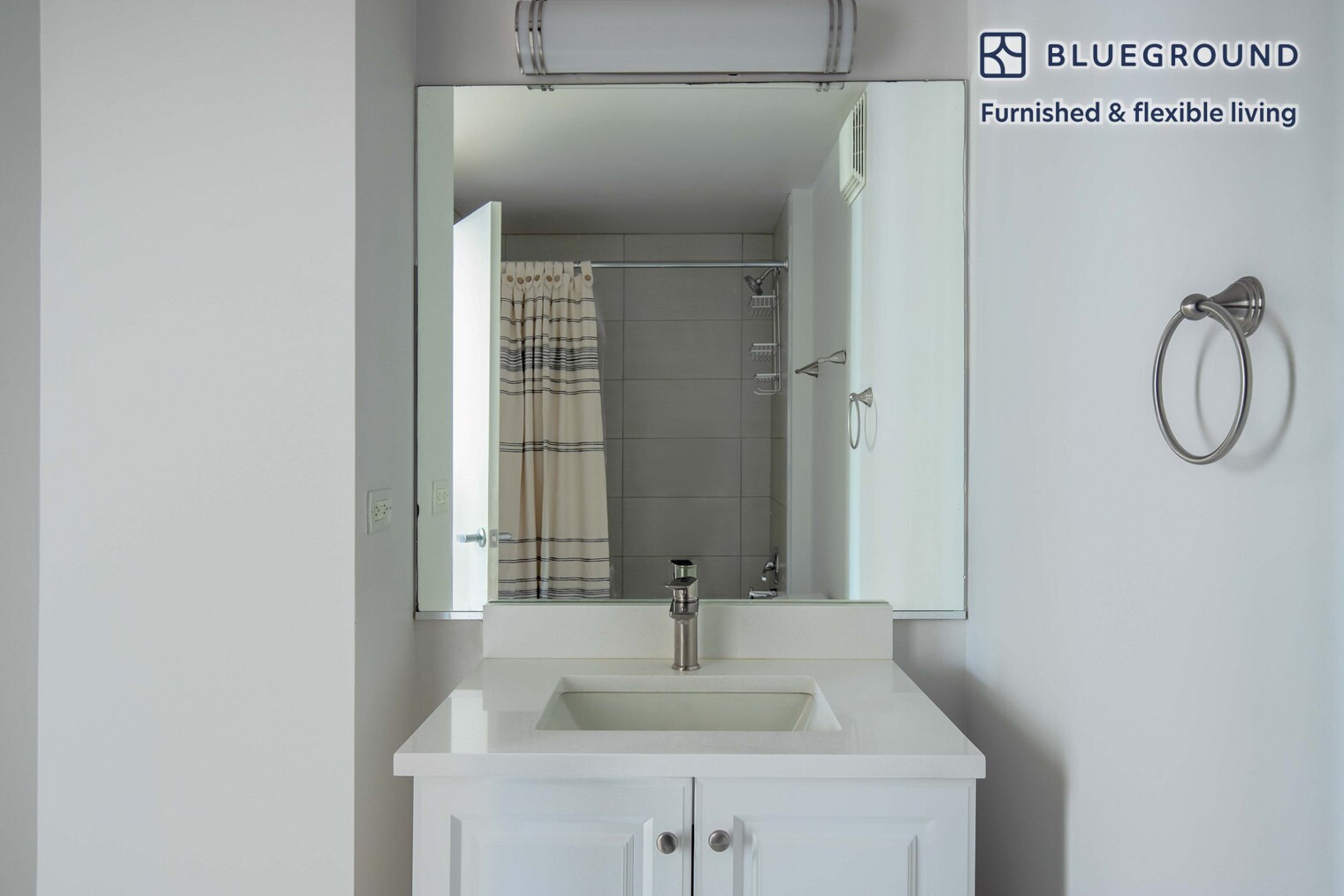 Building Photo - 30 E Roosevelt Rd